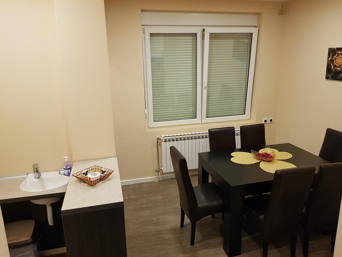 Ceca Apartman Ni 外观 照片